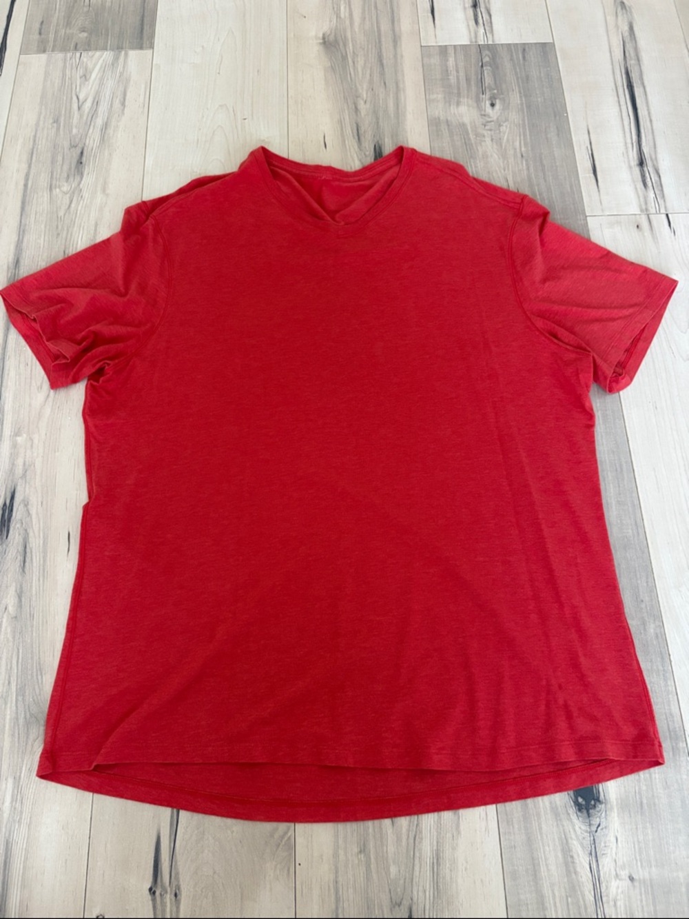 Men’s LULULEMON Classic V-Neck Tee
